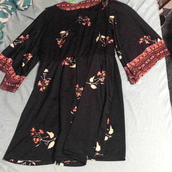 Dress - Picture 6 of 6